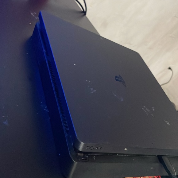 PS4 new version - Picture 2 of 2